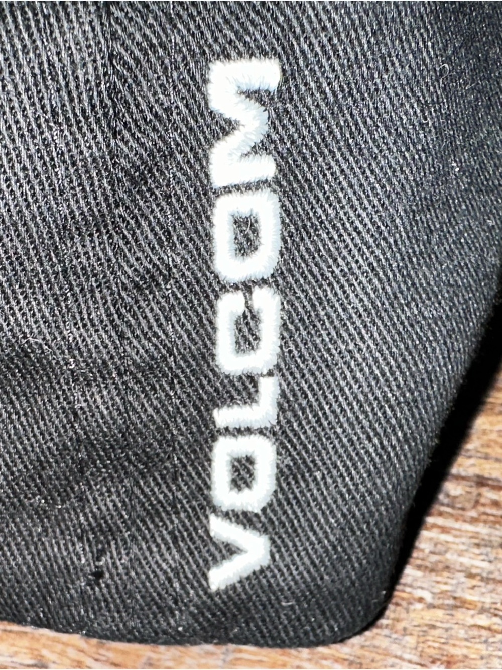 NEW Volcom Black Youth Flexfit Cap with White Stone Logo - Picture 5 of 11